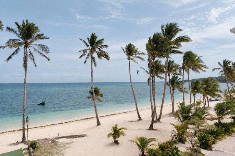 Absolute Beachfront Studio with Kitchen & Balcony - image 20