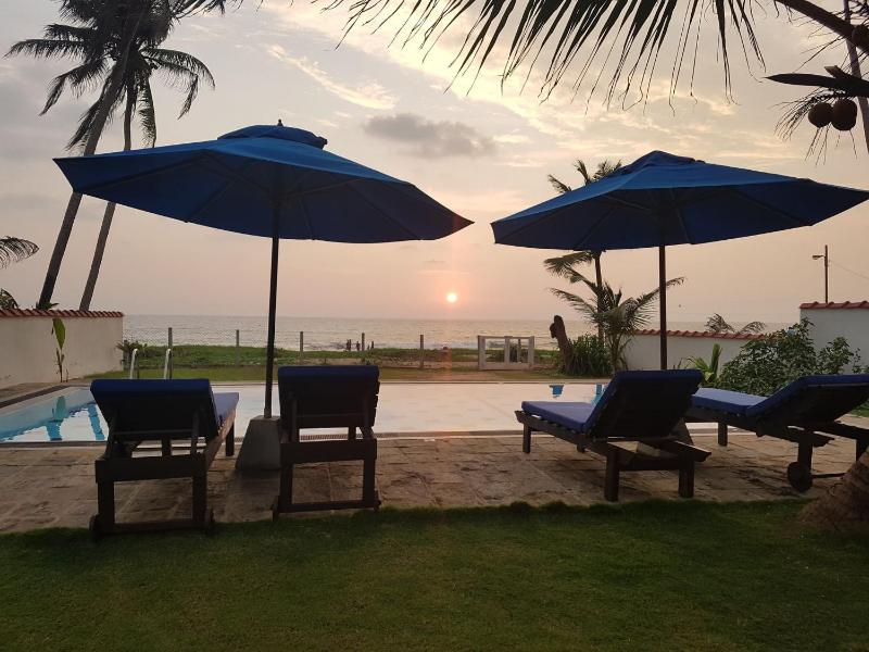 Tropical Beach House Hikkaduwa - image 3