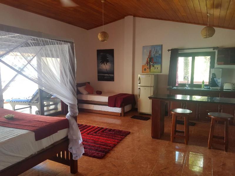 Tropical Beach House Hikkaduwa - image 2
