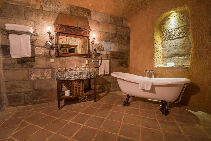Standard Cave Room image 4