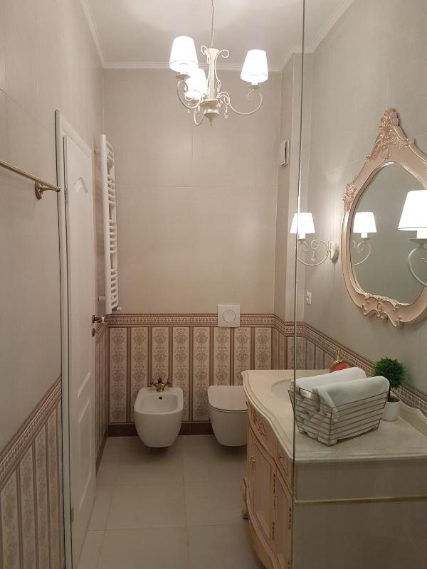 One-Bedroom Apartment image 2