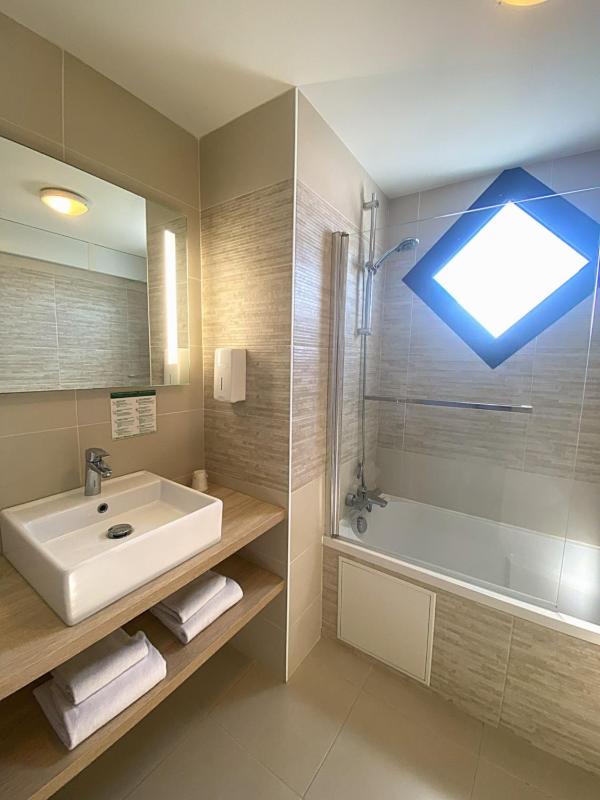 Logis Hôtel Le Rochelois - image 22