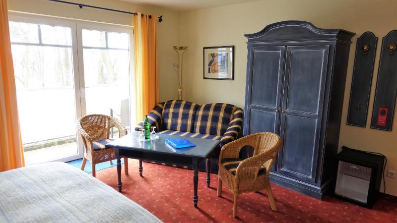 Triple Room with Balcony image 4