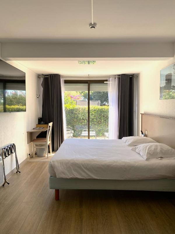 Logis Hôtel Le Rochelois - image 30