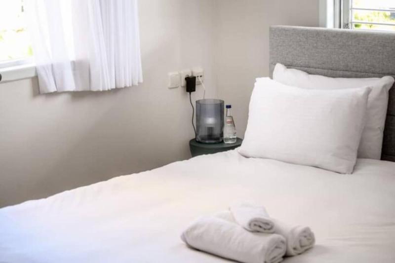 Spacious Bright 3BR Apartment - image 14