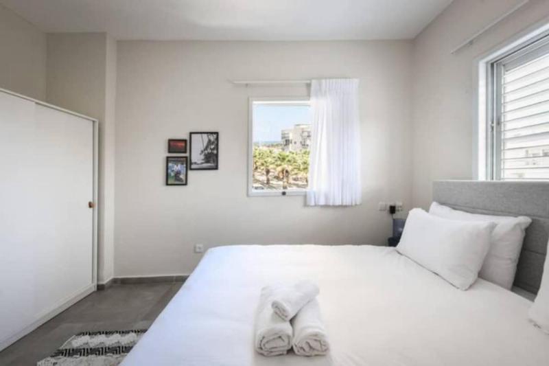 Spacious Bright 3BR Apartment - image 12