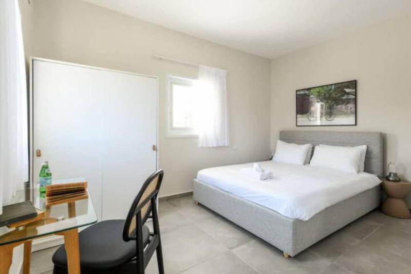 Spacious Bright 3BR Apartment - image 10