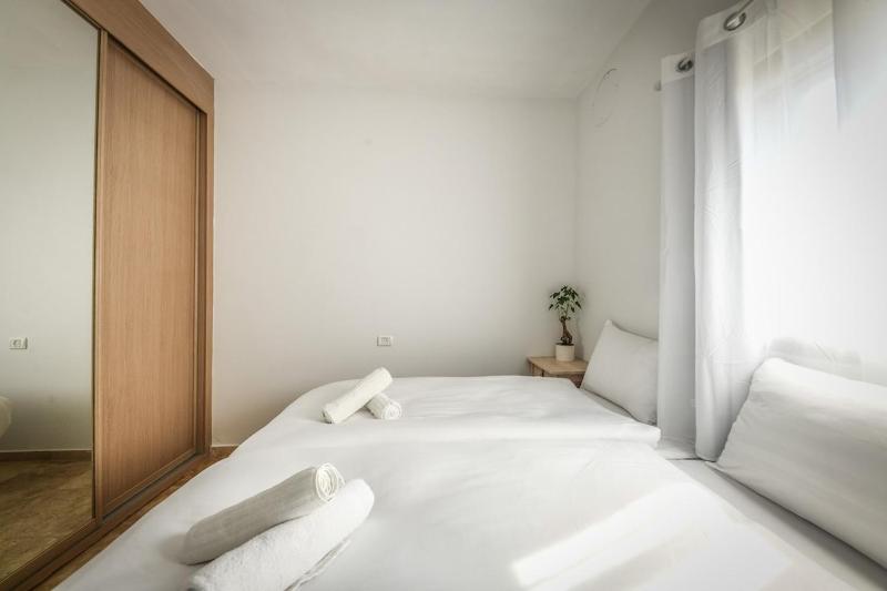 Mamad Chic 3BR Apt with Balcony Mamad - image 16