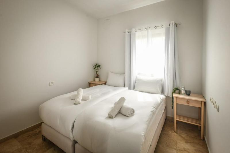 Mamad Chic 3BR Apt with Balcony Mamad - image 2