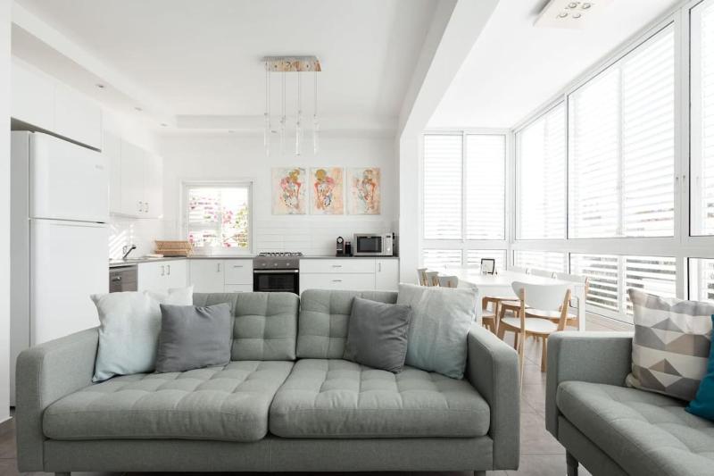 Heart of Tel-Aviv Spacious Stay by Sea N Rent - image 3