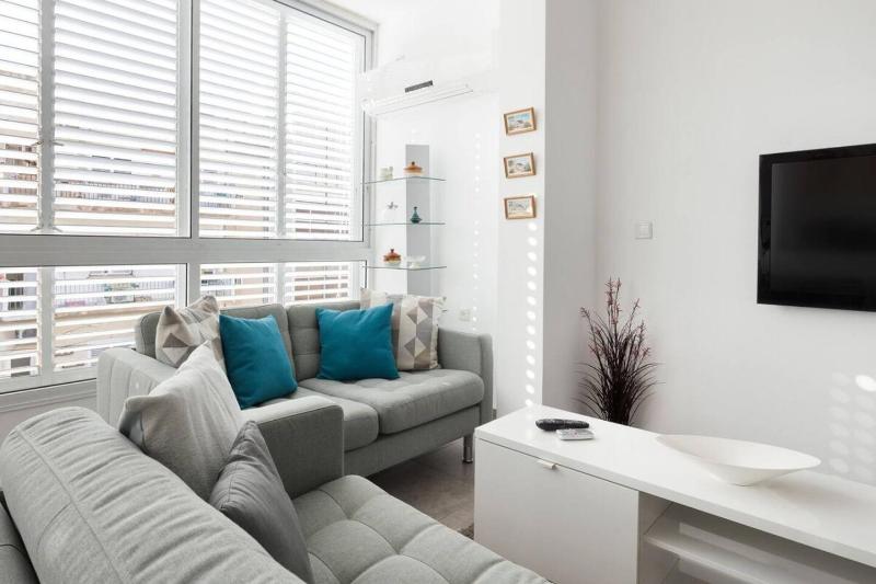 Heart of Tel-Aviv Spacious Stay by Sea N Rent - image 13