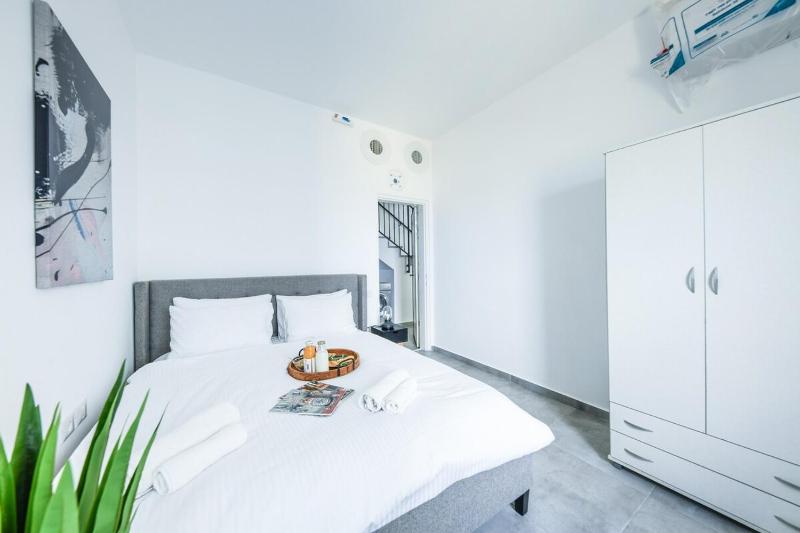 Mamad Modern Duplex with Sea View - image 4