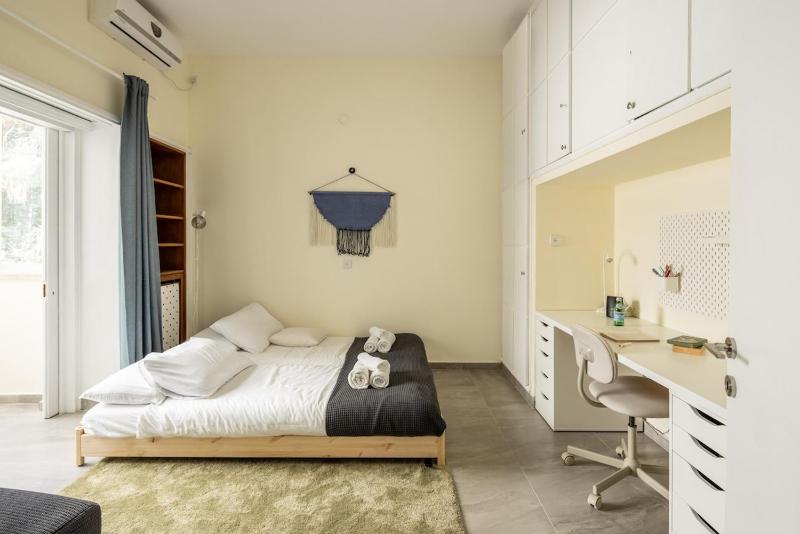 Eclectic Dreams Rabin Square Apt - image 9