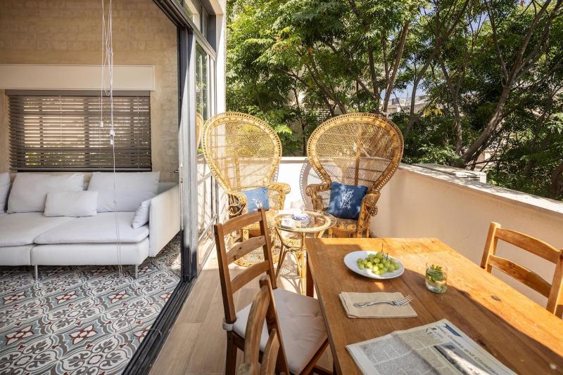 Rustic Charm 2BR Apt in Tel Aviv By Sea N Rent - image 11