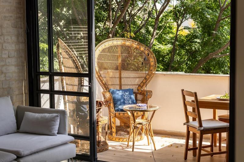 Rustic Charm 2BR Apt in Tel Aviv By Sea N Rent - image 9