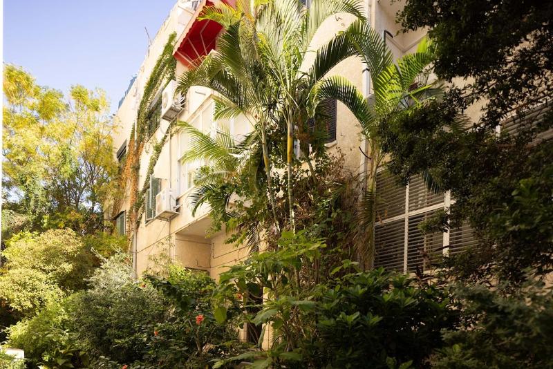 Rustic Charm 2BR Apt in Tel Aviv By Sea N Rent - image 16