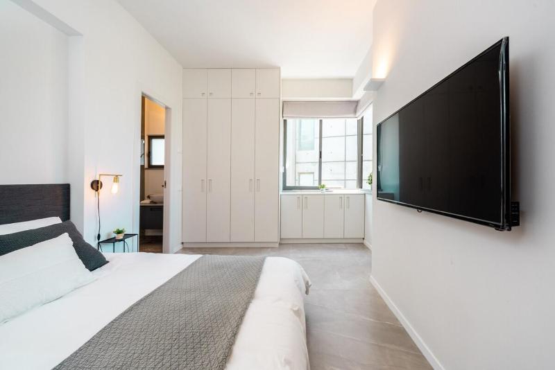 Stylish Apartment with Cozy Vibes - image 4