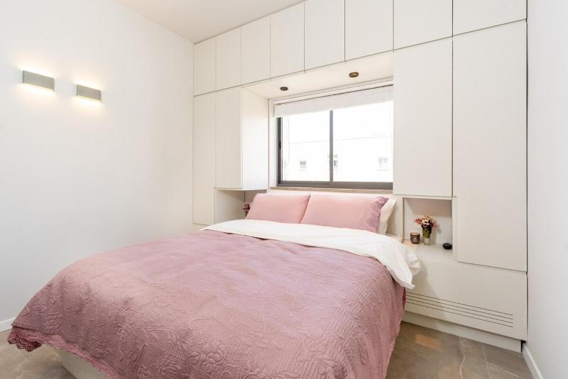 Stylish Apartment with Cozy Vibes - image 10