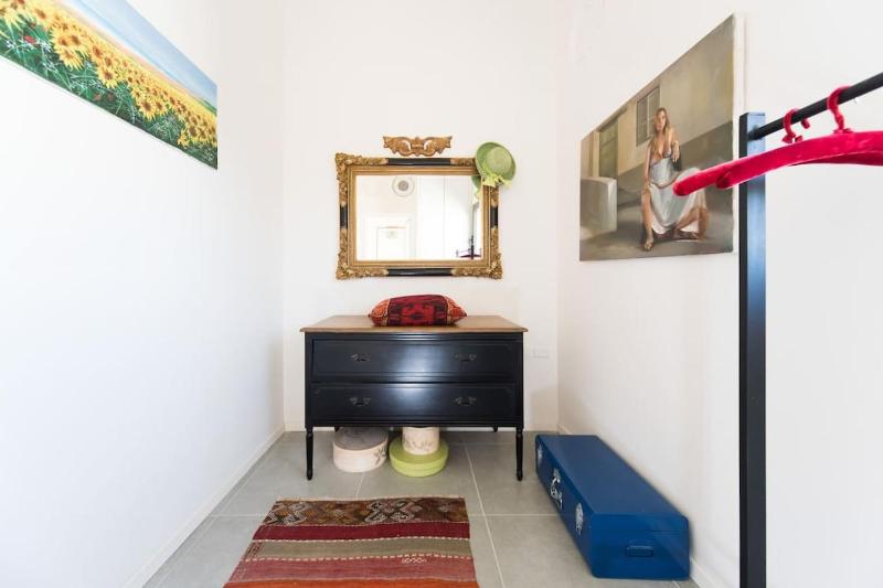 Mamad Bright Apt w Balcony 10min Walk from Beach - image 6