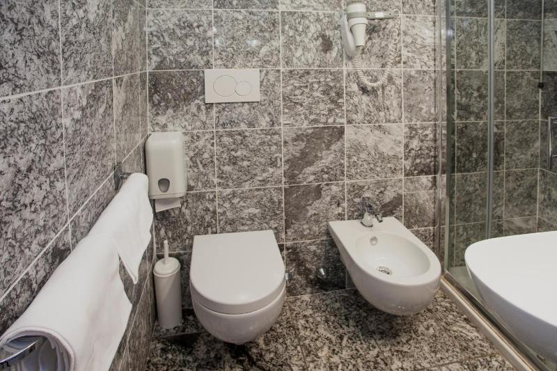 Standard Double Room image 4