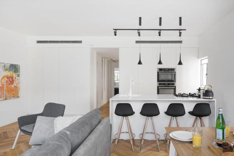 Spacious Modern 3BD Apt by Sea N Rent - image 6