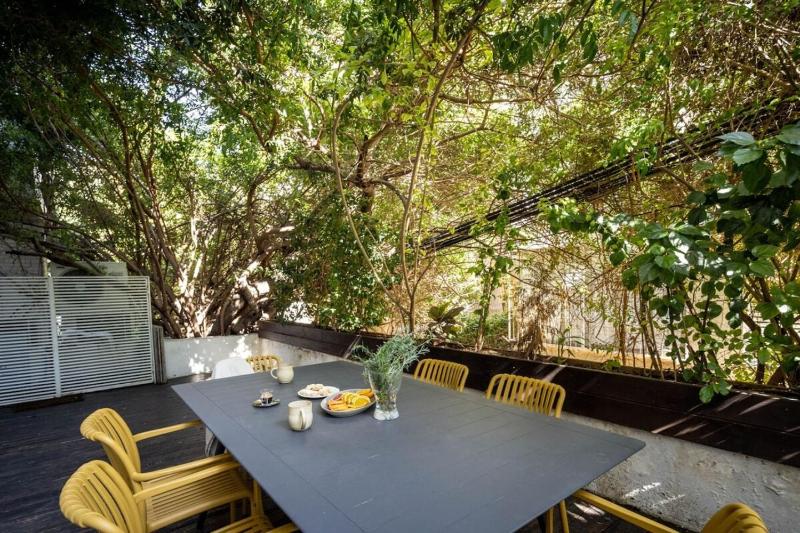 Bauhaus Sea-Side Garden Haven by Sea N Rent - image 9