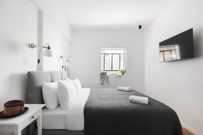 Spacious Modern 3BD Apt by Sea N Rent - image 9