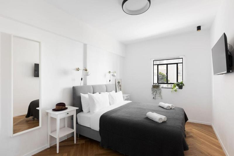 Spacious Modern 3BD Apt by Sea N Rent - image 5