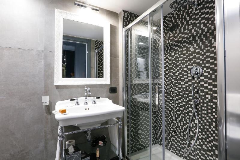 Deluxe Double Room with Spa Bath  image 4