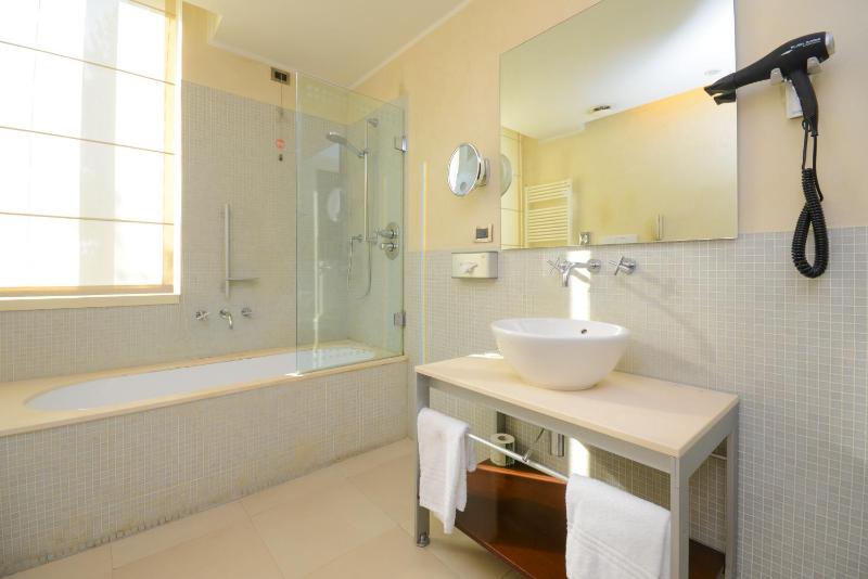 Superior Double Room image 2