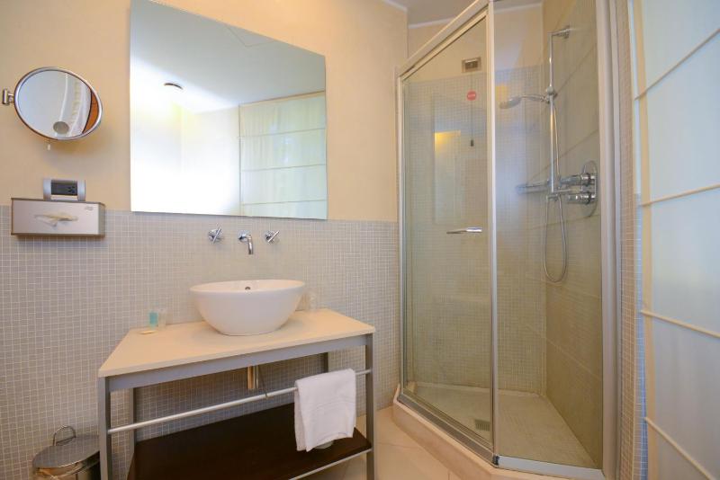 Standard Triple Room image 2