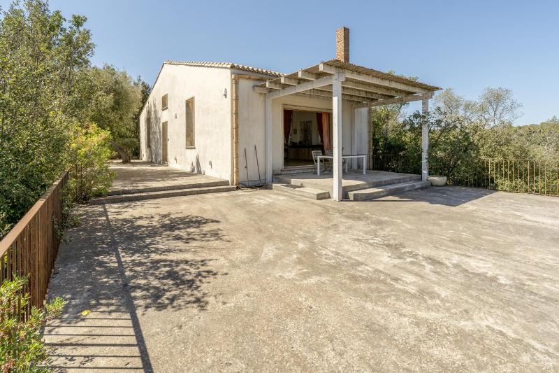 Villa Manghisi immersa nel verde - image 11