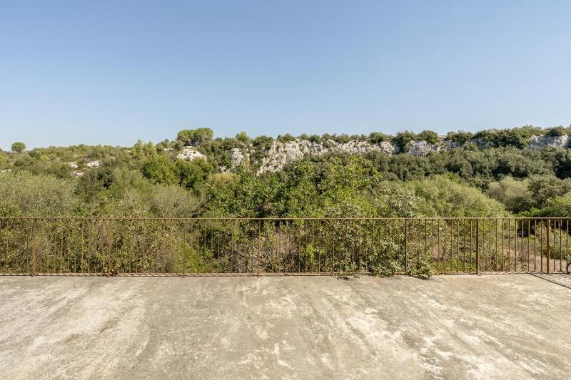 Villa Manghisi immersa nel verde - image 18