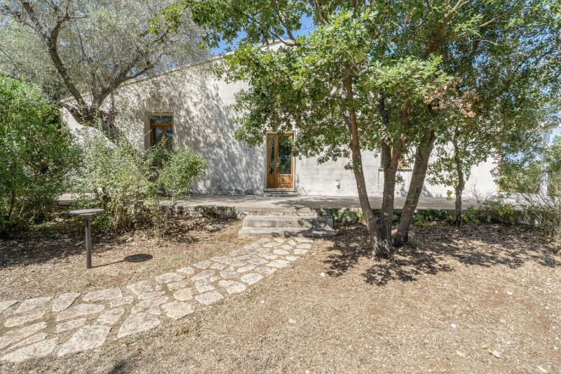 Villa Manghisi immersa nel verde - image 3