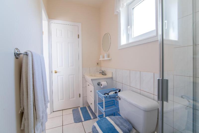 One-Bedroom Apartment with Shared Balcony image 3
