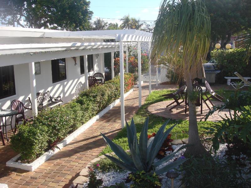 Breakaway Inn Guest House - image 32