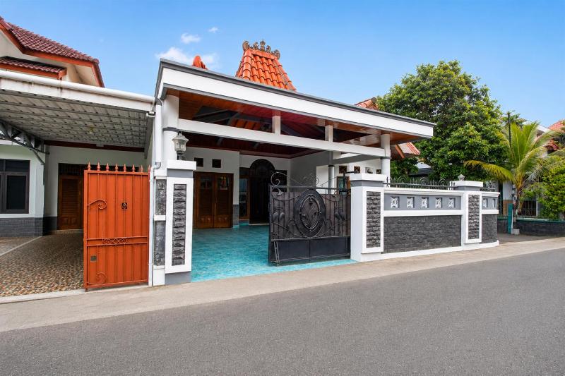 OYO 95178 Azifa Guest House - image 15
