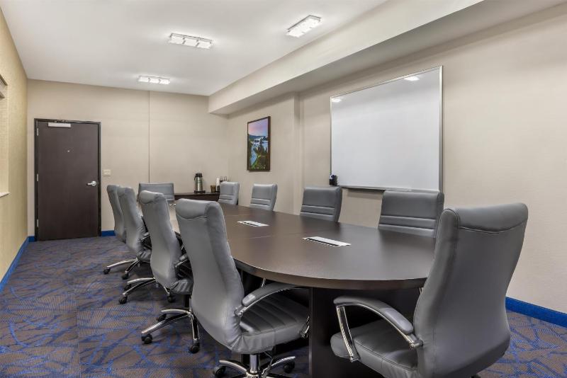 Best Western Plus Portland Airport Hotel & Suites - image 36