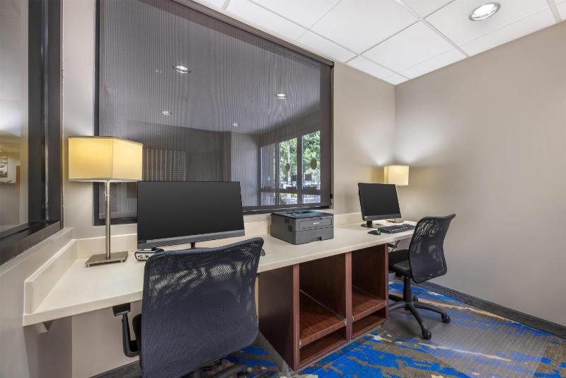 Best Western Plus Portland Airport Hotel & Suites - image 42