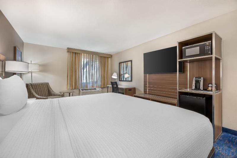 Best Western Plus Portland Airport Hotel & Suites - image 6
