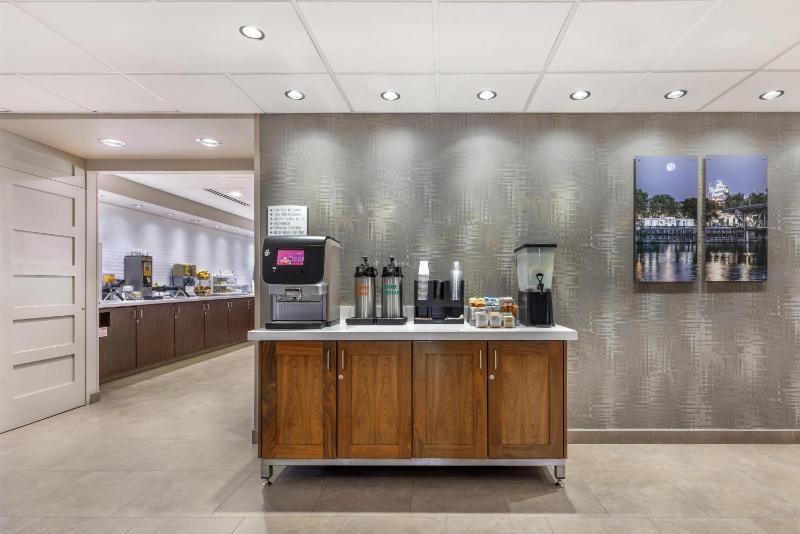 Best Western Plus Portland Airport Hotel & Suites - image 41