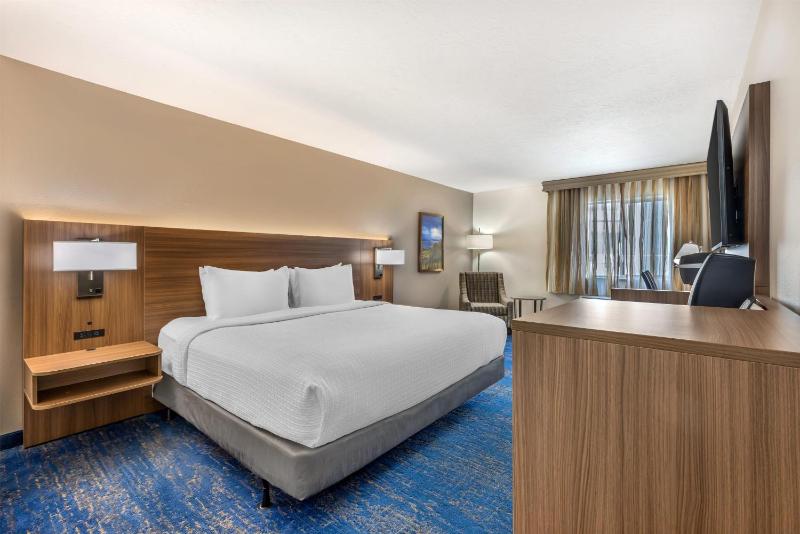 Best Western Plus Portland Airport Hotel & Suites - image 28