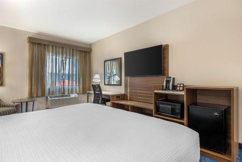 Best Western Plus Portland Airport Hotel & Suites - image 18