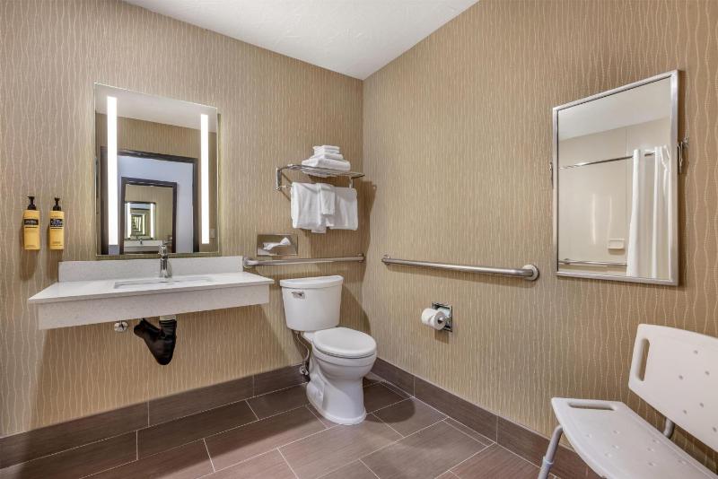 Best Western Plus Portland Airport Hotel & Suites - image 7