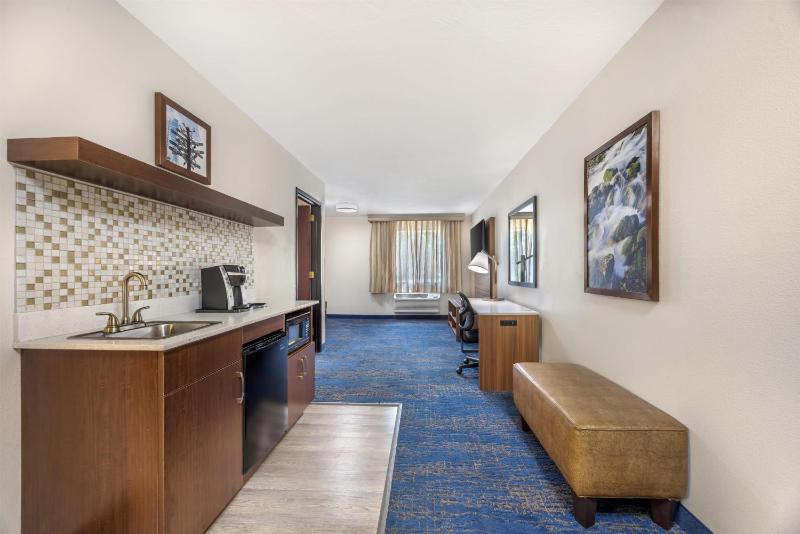Best Western Plus Portland Airport Hotel & Suites - image 5