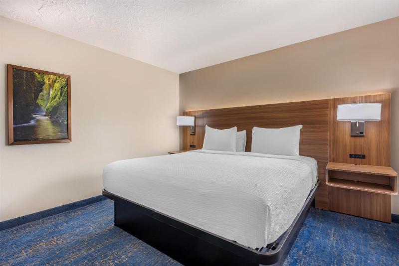 Best Western Plus Portland Airport Hotel & Suites - image 25