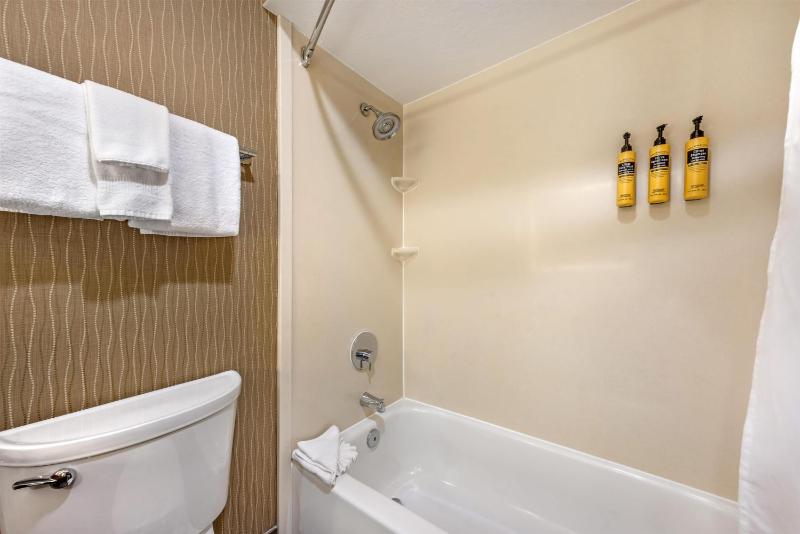 Best Western Plus Portland Airport Hotel & Suites - image 48