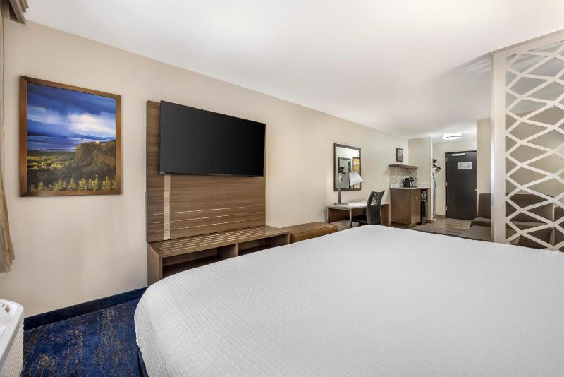 Best Western Plus Portland Airport Hotel & Suites - image 13