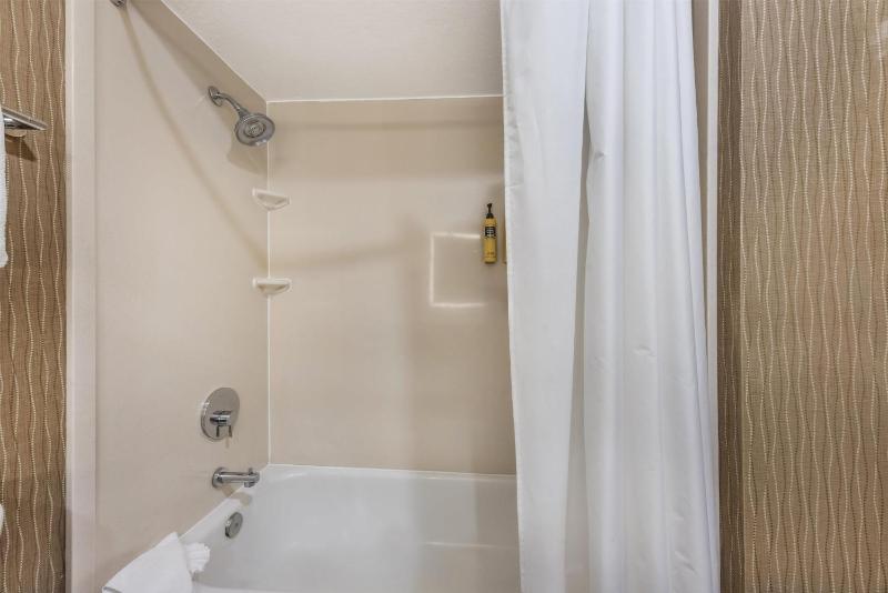 Best Western Plus Portland Airport Hotel & Suites - image 19