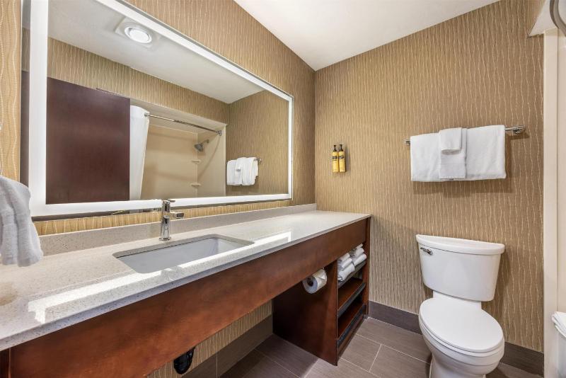 Best Western Plus Portland Airport Hotel & Suites - image 21